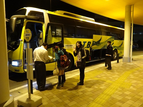 The bus is almost ready for departure at Ichinoseki
