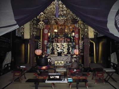 Inside the place for worship at Zenkoji.