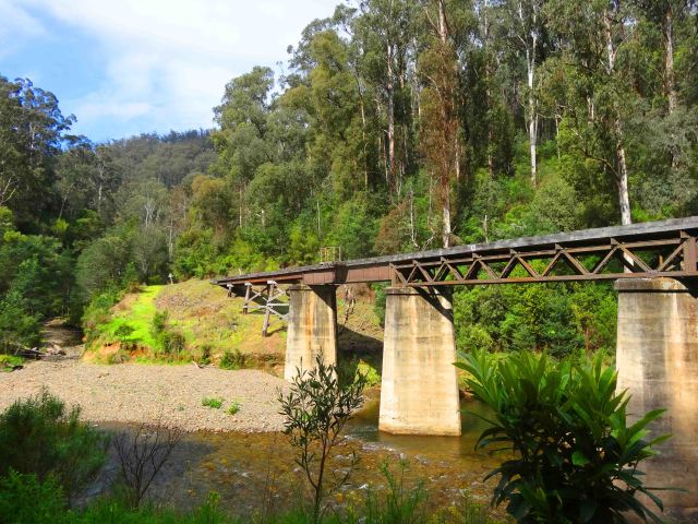 The train journeys over this bridge.