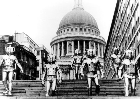 Cybermen outisde St Paul's in 1968's 'The Invasion'.