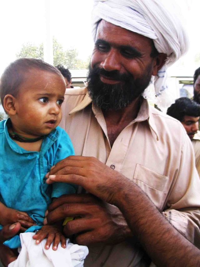 pakistan man and child