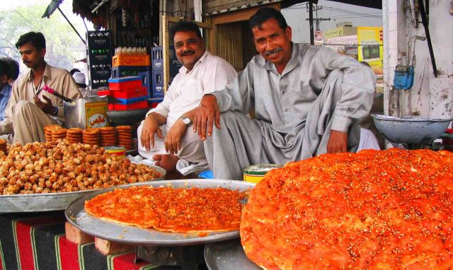 pakistan men selling naan