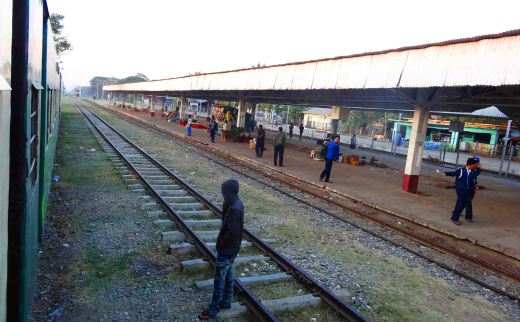 Thazi Station before departure.