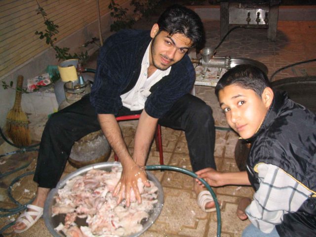 Preparing Aubgusht in Kerman.