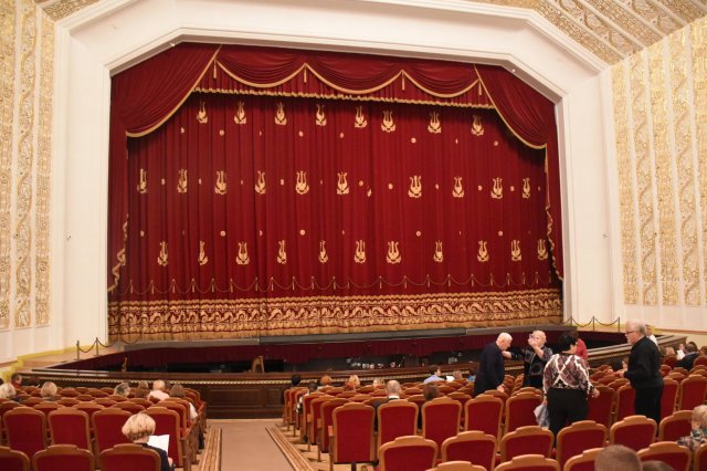 Inside Bolshoi Opera and Ballet Theatre